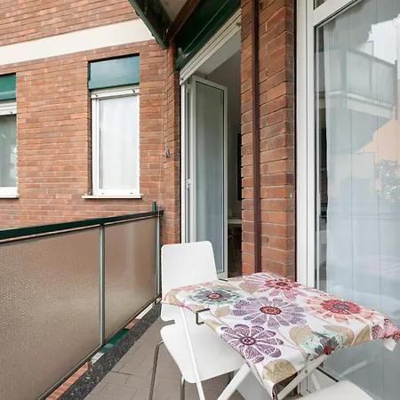 Lorenteggio-piazza Frattini Balcony ミラノ